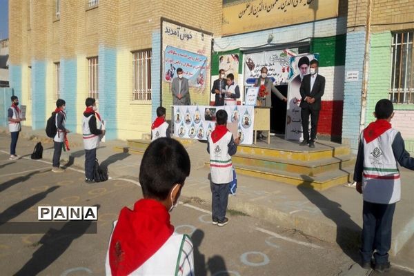 حضور دانش‌آموزان پیشتاز شهرستان بهار در مراسم گرامیداشت هفته دفاع مقدس