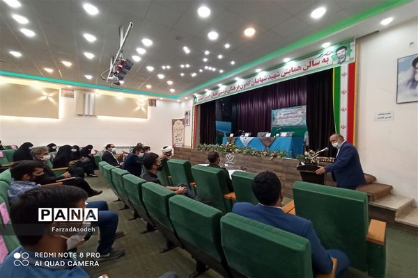 نشست صمیمی دانش‌آموزان بسیجی با  مسئولان شهرستان کاشمر در سالن شهید شهابیان کانون لقمان