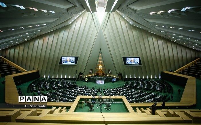 موافقت مجلس با یک فوریت طرح اختصاص یک درصد از درآمد عوارض آلایندگی به شهرداری‌ها و دهیاری‌ها