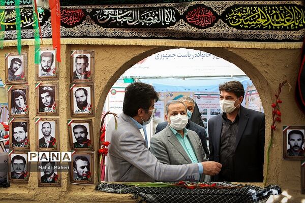 بازدید معاون پرورشی و فرهنگی وزارت آموزش و پرورش از نمایشگاه دفاع مقدس