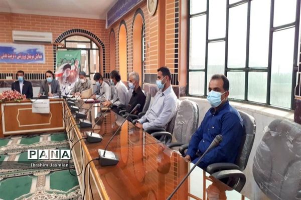 تجلیل از معاونان، مربیان پرورشی، مشاوران و سرگروه‌های درس تفکر و سبک زندگی بندر ریگ