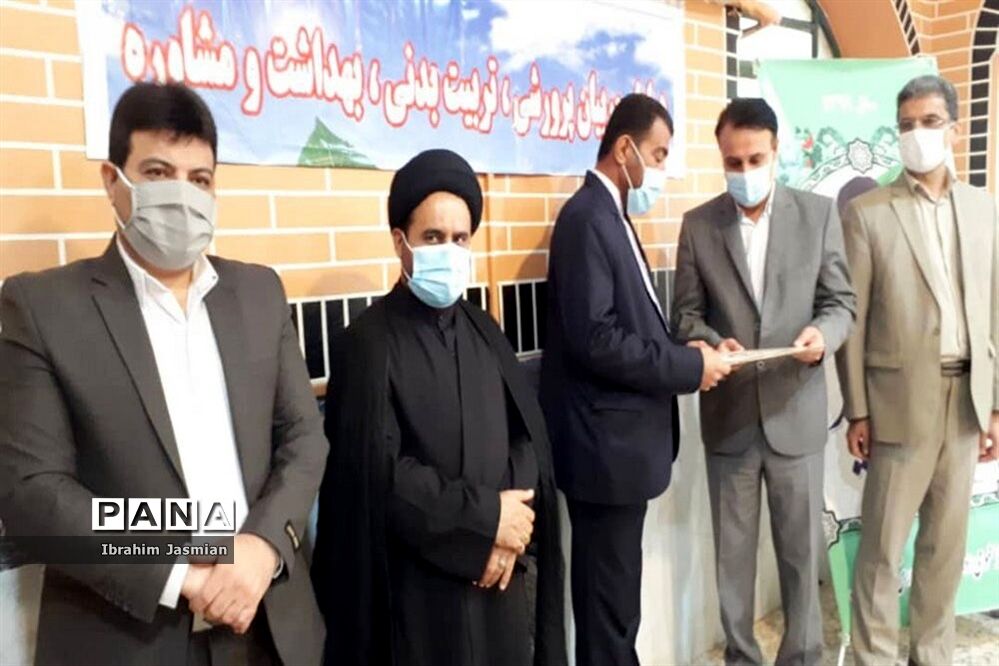 تجلیل از معاونان، مربیان پرورشی، مشاوران و سرگروه‌های درس تفکر و سبک زندگی بندر ریگ
