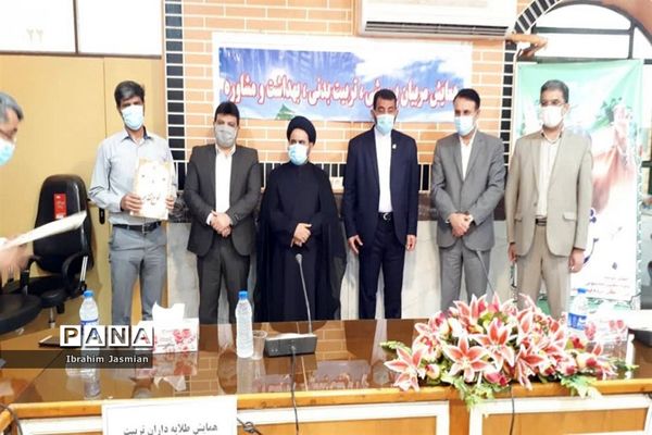 تجلیل از معاونان، مربیان پرورشی، مشاوران و سرگروه‌های درس تفکر و سبک زندگی بندر ریگ