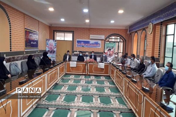 تجلیل از معاونان، مربیان پرورشی، مشاوران و سرگروه‌های درس تفکر و سبک زندگی بندر ریگ