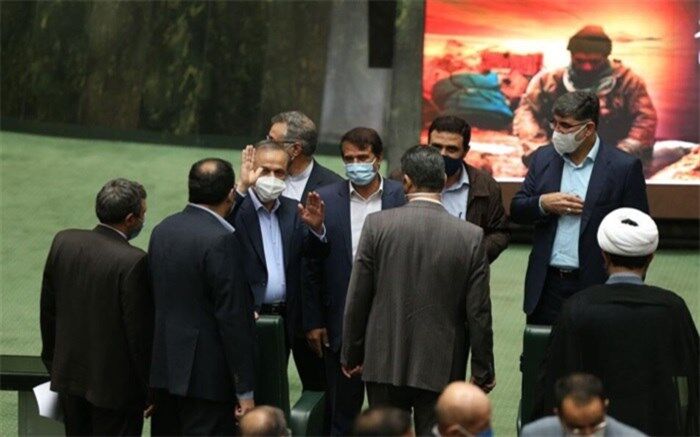 اولین رای اعتماد مجلس در میان هیاهوی مخالفان و تذکرات موافقان
