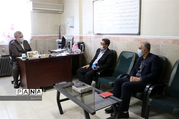 بازدید گروه ارزیابی معاونت پرورشی از فعالیت های  مدارس منطقه 19