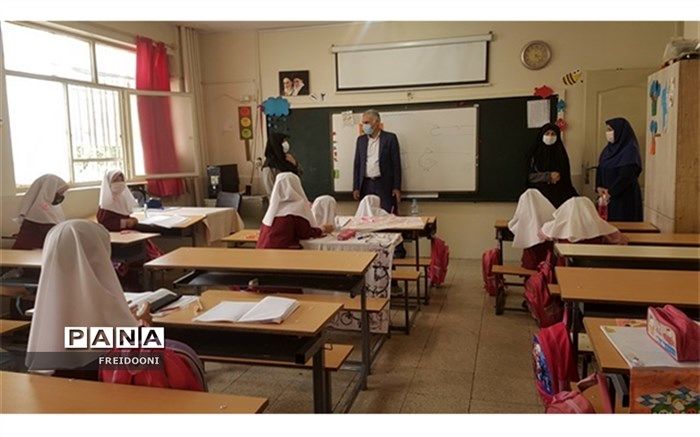 بازدید مدیر آموزش و  پرورش منطقه  چهار  از روند فعالیت های مدارس