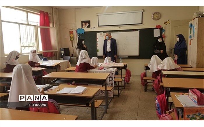 بازدید مدیر آموزش و  پرورش منطقه  چهار  از روند فعالیت های مدارس