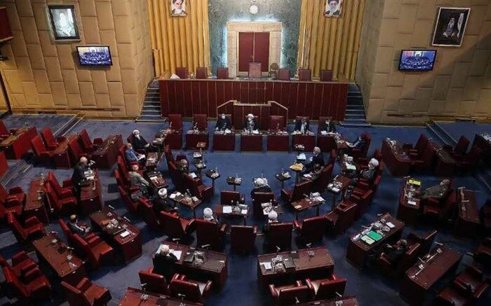 رئیس کل بانک مرکزی به مجمع تشخیص مصلحت از وضعیت اقتصادی کشور گزارش داد
