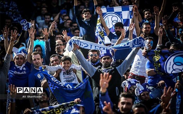 تجمع هواداران استقلال مقابل مجلس؛ سلطانی‌فر را استیضاح کنید