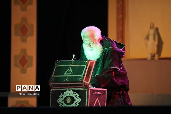 اجرای نمایش «الشمس تشرق من حلب»