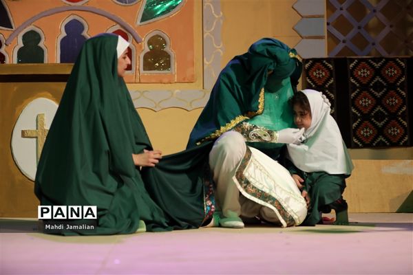 اجرای نمایش «الشمس تشرق من حلب»