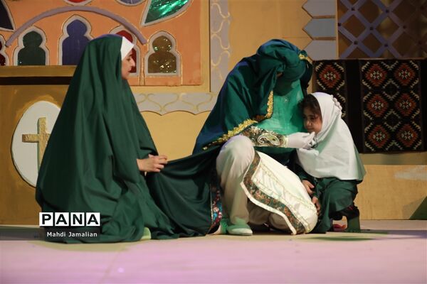 اجرای نمایش «الشمس تشرق من حلب»