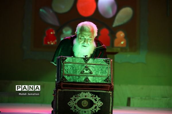 اجرای نمایش «الشمس تشرق من حلب»