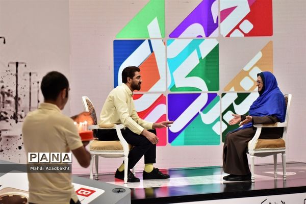 پشت صحنه برنامه تلویزیونی چهل تیکه