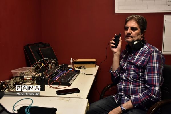 پشت صحنه برنامه تلویزیونی چهل تیکه