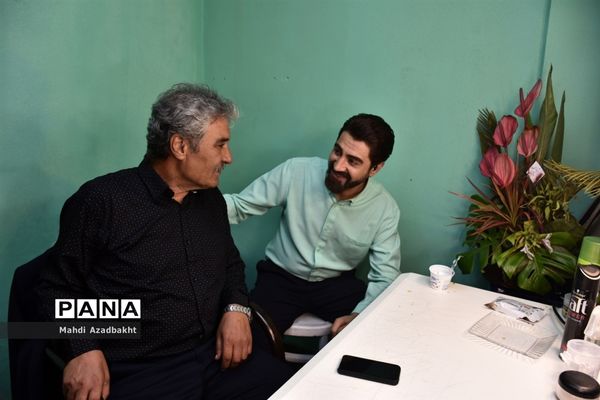 پشت صحنه برنامه تلویزیونی چهل تیکه