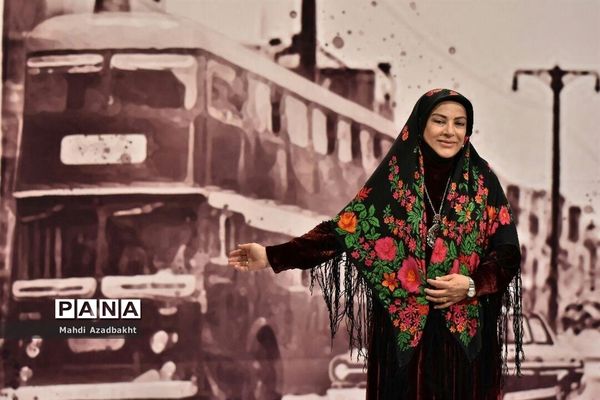 پشت صحنه برنامه تلویزیونی چهل تیکه