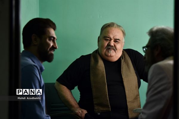 پشت صحنه برنامه تلویزیونی چهل تیکه