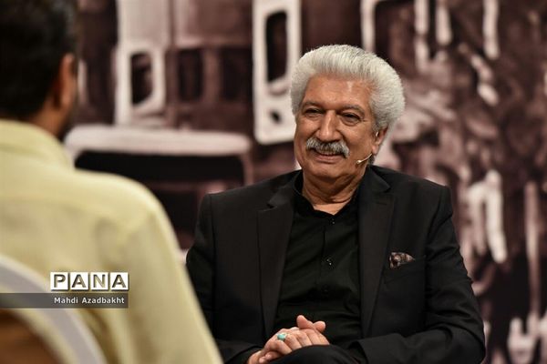 پشت صحنه برنامه تلویزیونی چهل تیکه