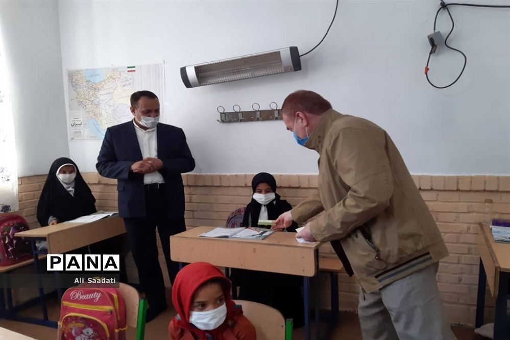 بازدید معاون آموزش ابتدایی از مدارس عشایری