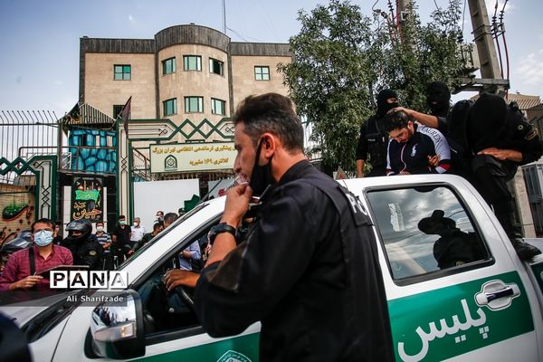 اوباش گردانی در محله مشیریه