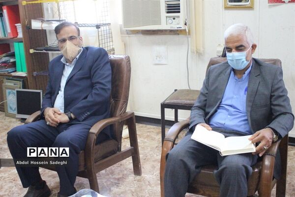 جلسه قرآن و تفسیر بین کارکنان اداره  حراست و اداره قرآن ، نماز و عترت آموزش و پرورش استان بوشهر