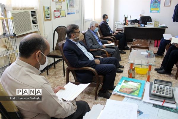 جلسه قرآن و تفسیر بین کارکنان اداره  حراست و اداره قرآن ، نماز و عترت آموزش و پرورش استان بوشهر