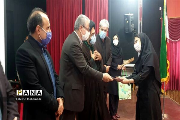 تجلیل از رتبه‌های برتر کنکور سراسری شهرستان محمودآباد