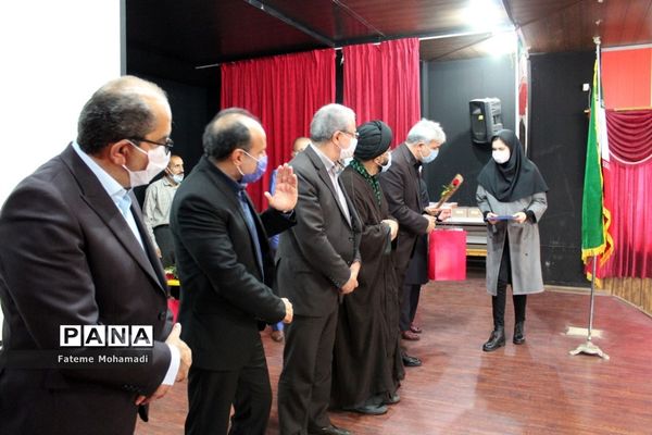 تجلیل از رتبه‌های برتر کنکور سراسری شهرستان محمودآباد