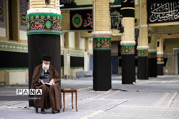 مراسم عزاداری و قرائت زیارت اربعین در حسینیه امام خمینی با حضور رهبر معظم انقلاب اسلامی