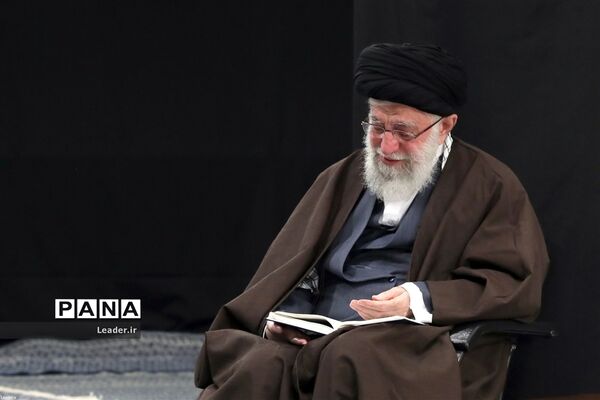 مراسم عزاداری و قرائت زیارت اربعین در حسینیه امام خمینی با حضور رهبر معظم انقلاب اسلامی