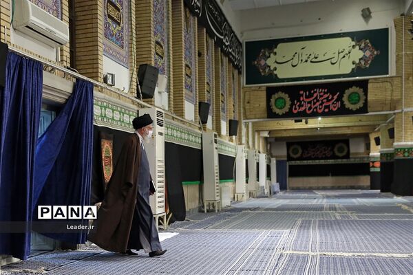 مراسم عزاداری و قرائت زیارت اربعین در حسینیه امام خمینی با حضور رهبر معظم انقلاب اسلامی