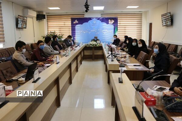 دیدار نمایندگان مجلس دانش‌آموزی و اعضای هیات رئیسه شورای دانش‌آموزی با مدیرکل آموزش و پرورش  البرز