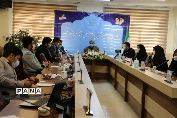 دیدار نمایندگان مجلس دانش‌آموزی و اعضای هیات رئیسه شورای دانش‌آموزی با مدیرکل آموزش و پرورش  البرز