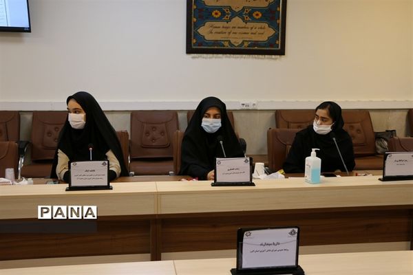 دیدار نمایندگان مجلس دانش‌آموزی و اعضای هیات رئیسه شورای دانش‌آموزی با مدیرکل آموزش و پرورش  البرز