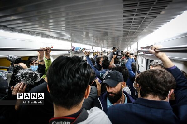 بازدید سخنگوی دولت از طرح استفاده اجباری ماسک در مترو