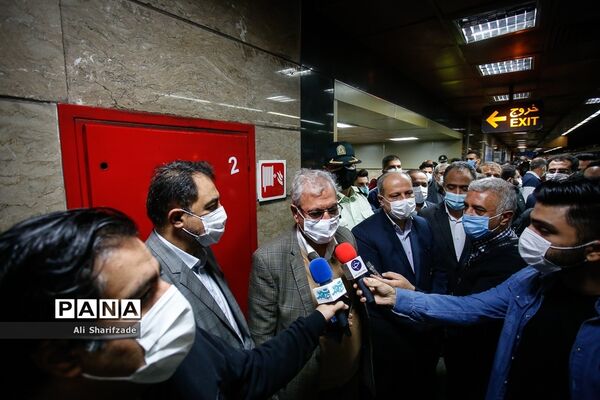 بازدید سخنگوی دولت از طرح استفاده اجباری ماسک در مترو