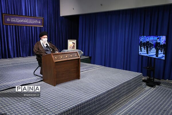 ارتباط تصویری فرمانده کل قوا با مراسم مشترک دانش‌آموختگی دانشجویان دانشگاه‌های افسری نیروهای مسلح