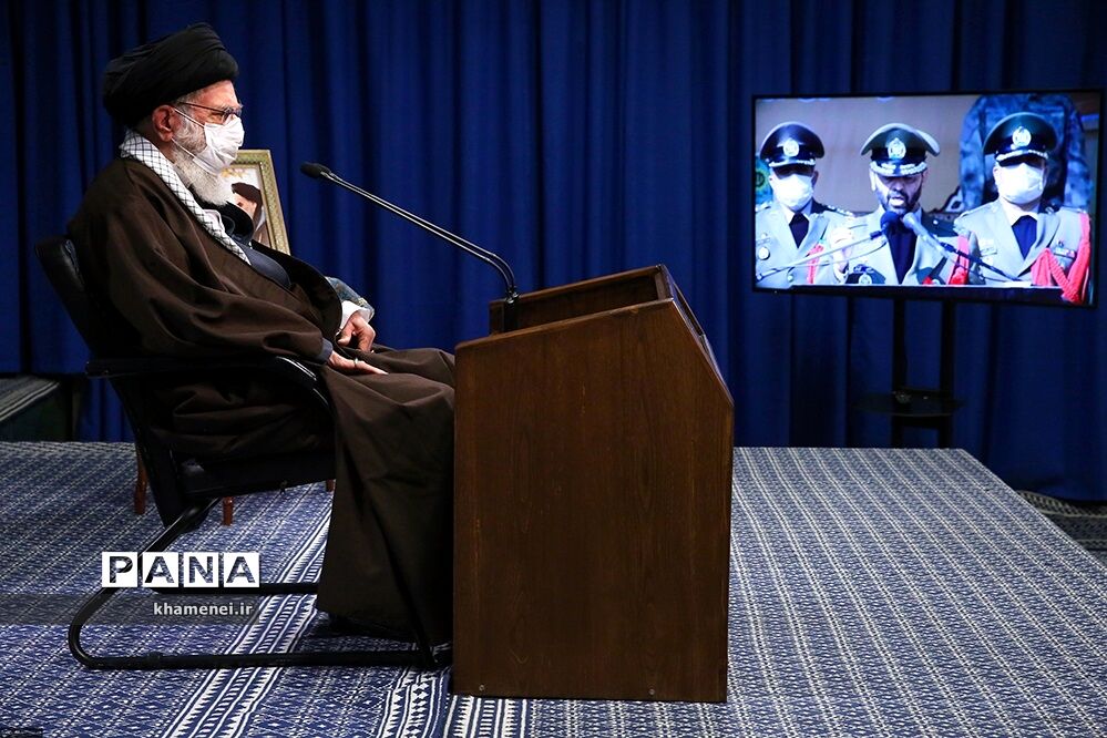ارتباط تصویری فرمانده کل قوا با مراسم مشترک دانش‌آموختگی دانشجویان دانشگاه‌های افسری نیروهای مسلح