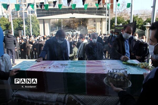 آیین تشییع پیکر شهید گمنام دفاع مقدس در اداره‌کل آموزش و پرورش فارس