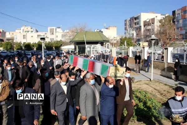 آیین تشییع پیکر شهید گمنام دفاع مقدس در اداره‌کل آموزش و پرورش فارس