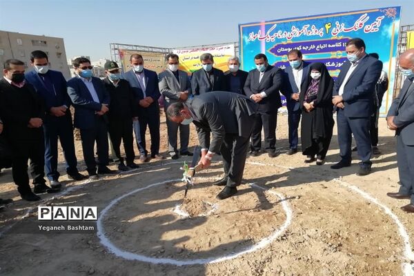 آیین کلنگ زنی 4 پروژه آموزشی در ناحیه یک اهواز