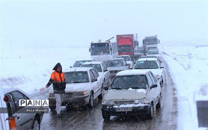بارش برف و باران در جاده‌های ۱۰ استان