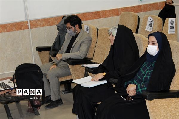 آیین تقدیر از دانش آموزان برتر پیشوا