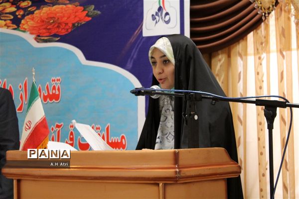 آیین تقدیر از دانش آموزان برتر پیشوا