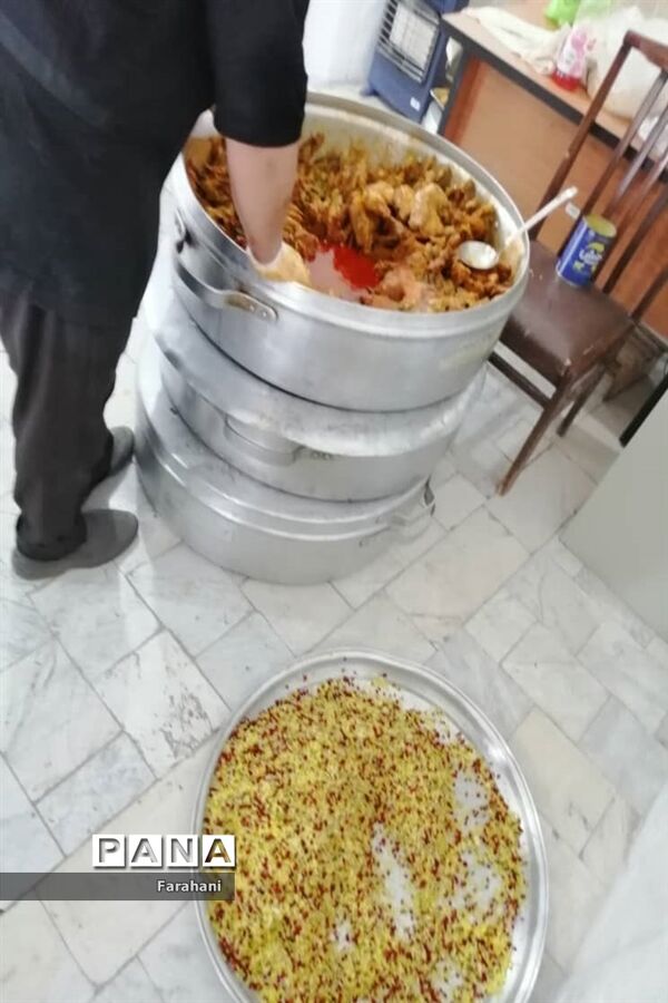 توزیع بیش از 700 پرس غذا بین مددجویان بهزیستی ورامین