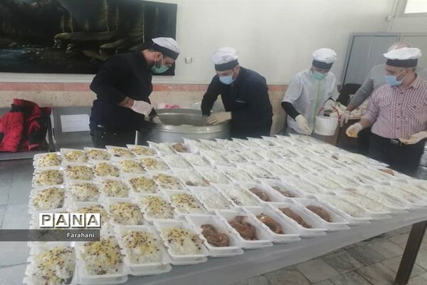 توزیع بیش از 700 پرس غذا بین مددجویان بهزیستی ورامین