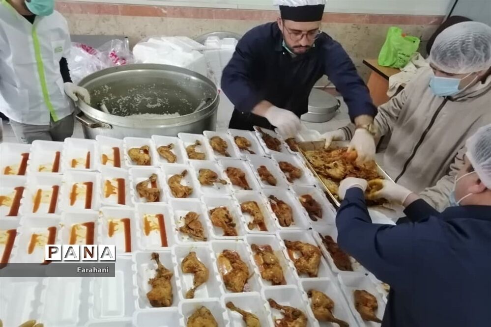 توزیع بیش از 700 پرس غذا بین مددجویان بهزیستی ورامین