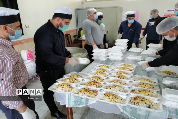 توزیع بیش از 700 پرس غذا بین مددجویان بهزیستی ورامین